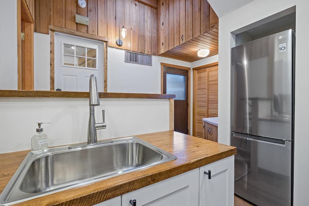 By Canadian Rockies Vacation Apartment *
