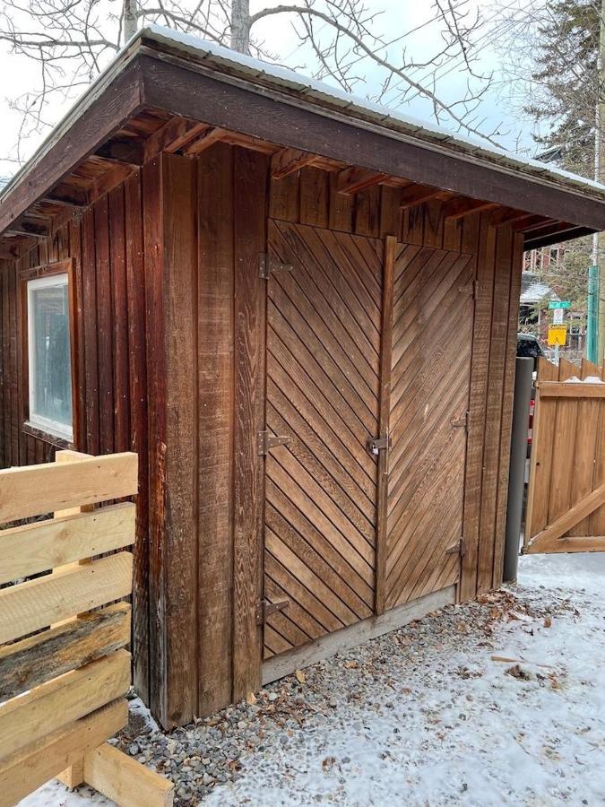 By Canadian Rockies Vacation Apartment *