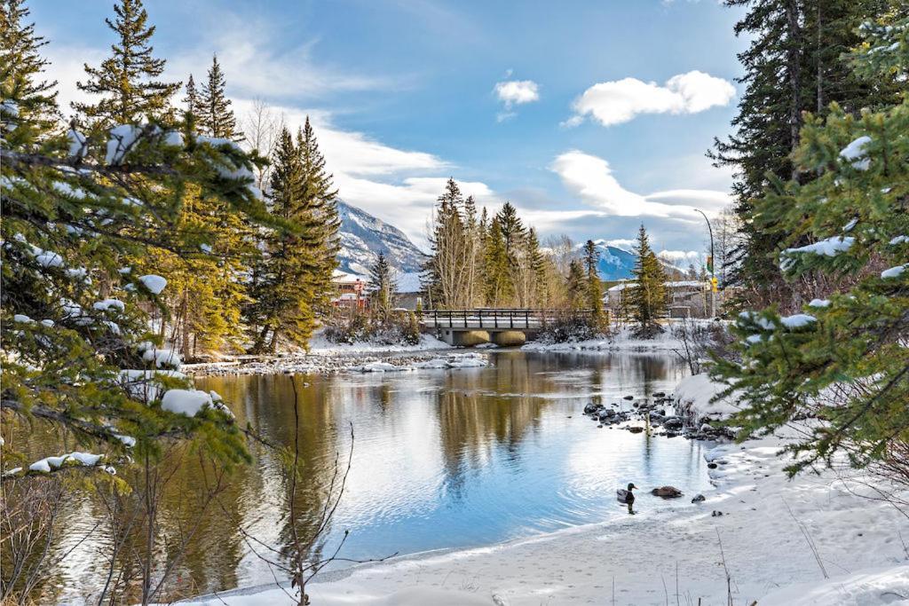 By Canadian Rockies Vacation Canmore